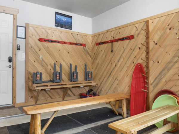Luxury Peak 8 Ski in ski out 6 bedroom in the heart of Breck!